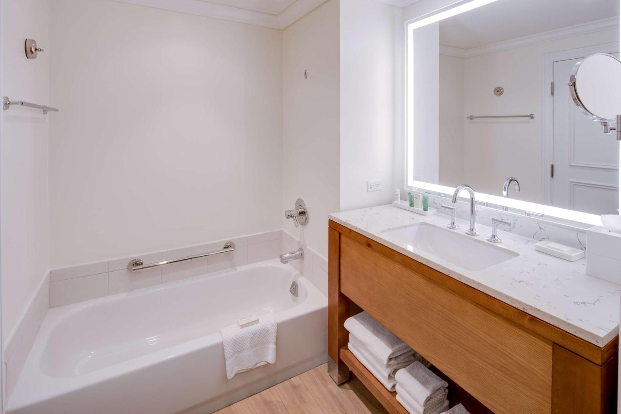 Premium King Room Ocean View,1498706026:JPEG